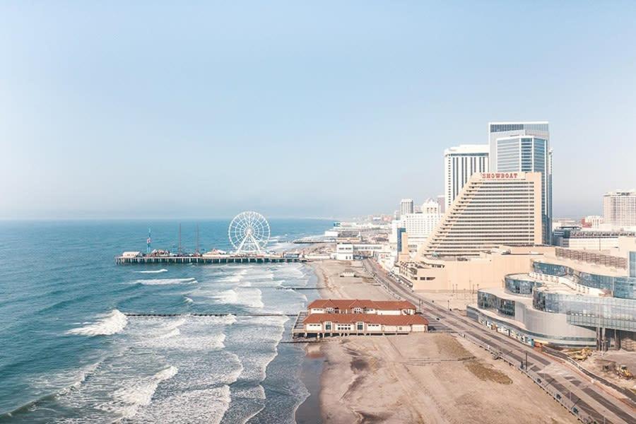 Astonishing Ocean Front Condo Cozysuites At Showboat Atlantic City Exteriör bild